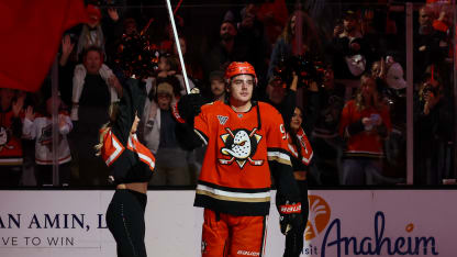 Anaheim Ducks och Leo Carlsson öser in mål