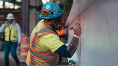 Topping-Gallery-worker-sign-3