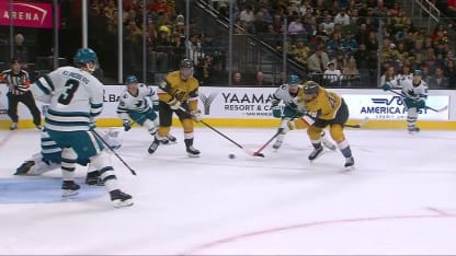 Hertl fait payer le revirement aux Sharks