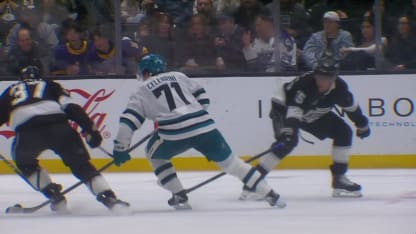 Celebrini fait 3-3 sur un incroyable effort