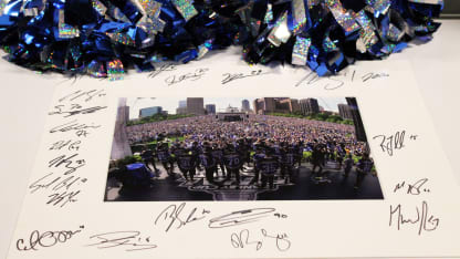 team_signed_frame