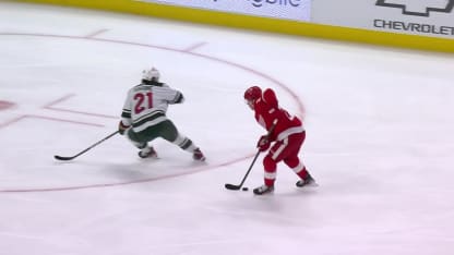 Perron aprovecha pase de Raymond