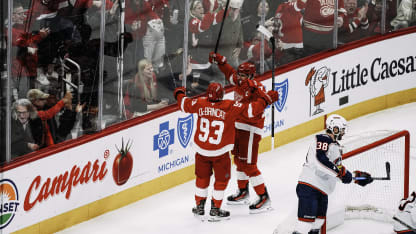 CBJ@DET: Larkin scores goal against Jet Greaves