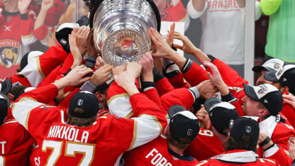 Les Panthers soulèvent la Coupe Stanley