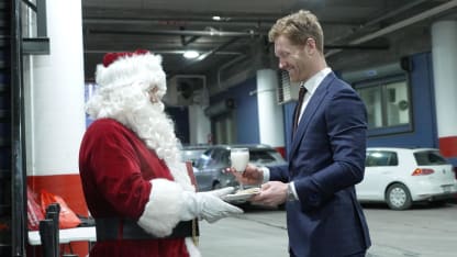 Santa greets Habs at Bell Centre