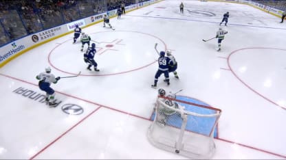 Guentzel redirige un tir de loin derrière Lankinen