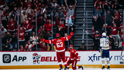 BUF@DET: Larkin scores goal against Colten Ellis