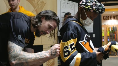 Penguins Team Up with So Many Angels