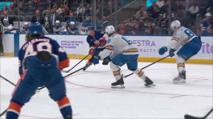 STL@NYI: Binnington denies Shabanov a goal