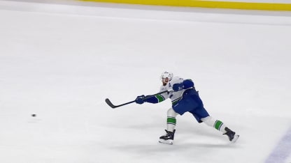 DeBrusk frappe le retour au vol en A.N.