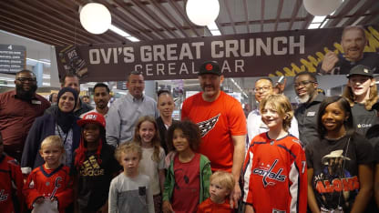 Alex Ovechkin at Giant Food for Ovi’s Great Crunch