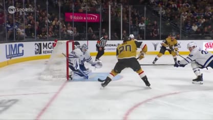 TOR@VGK: Hertl marca un gol contra Joseph Woll