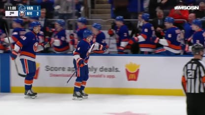 VAN@NYI: DeAngelo scores goal against Thatcher Demko