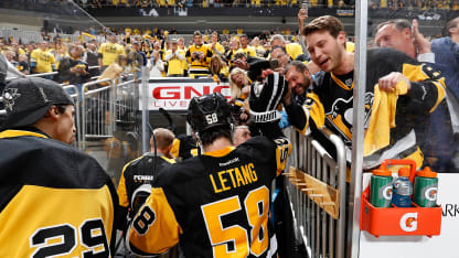 Penguins fans celebrate 51116