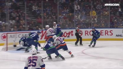 NYI@VAN: Engvall scores goal against Kevin Lankinen