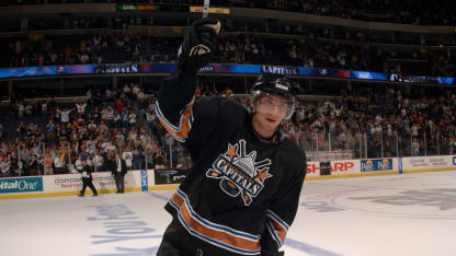 Ovechkin_salutes_fans_2005