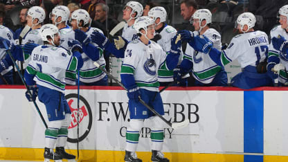 Canucksin uusi puolustajahankinta säväytti heti