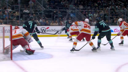 CGY@SEA: Beniers scores goal against Devin Cooley