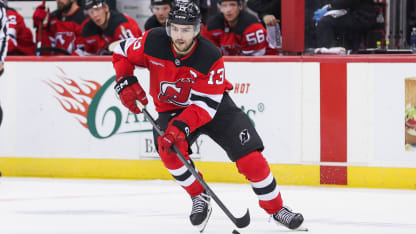 Nico Hischier von den New Jersey Devils setzt sich an die Spitze der NHL-Torjaegerliste