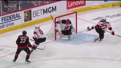Hall inscrit les Hurricanes au pointage