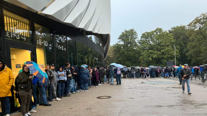 Fans outside SAP Arena Global Series Challenge 9/27/24