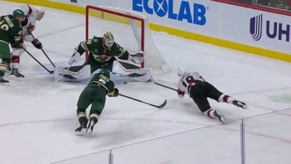 Stützle scores while falling