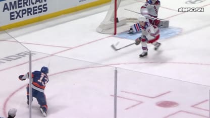 Barzal extends the lead with a PPG