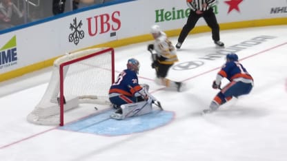 BOS@NYI: Steeves scores SHG against 
Ilya Sorokin