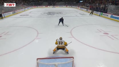 PIT@WPG: Connor scores SHG against 
Arturs Silovs