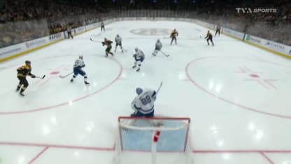 Pastrnak creuse l'écart en 2e période