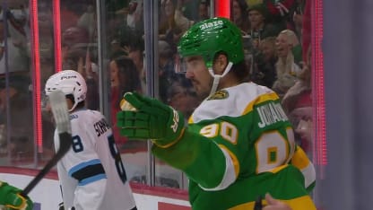 Hinostroza ayuda a Johansson