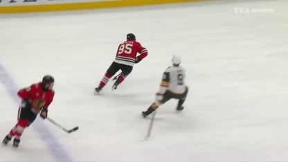 VGK@CHI: Bertuzzi marque un but contre Akira Schmid