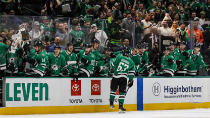 Dallas Stars aplastaron a Boston Bruins con otra explosión de goles