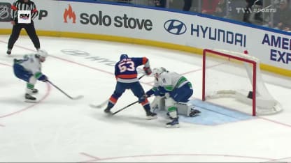 DeAngelo donne l'avance aux Islanders