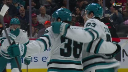 SJS@OTT: Ferraro scores goal against Linus Ullmark