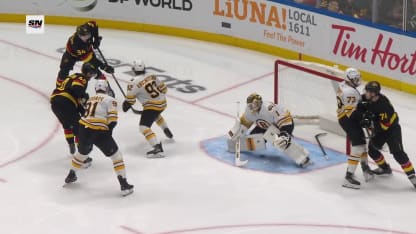 BOS@VAN: Pettersson scores goal against Jeremy Swayman