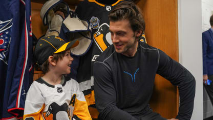 alex-kris-letang-sidekick