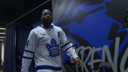 Guerrero Jr. rocks Auston Matthews jersey at ALCS Game 7