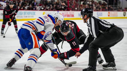 Abwehr der Edmonton Oilers praesentierte sich gegen Carolina erneut schwach