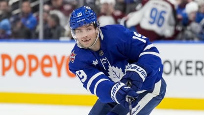 Toronto Maple Leafs forward Calle Järnkrok blir borta veckor med bruten knoge