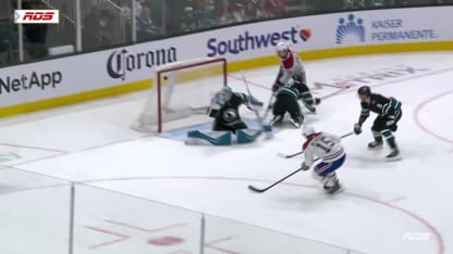 Newhook coupe le déficit en moitié