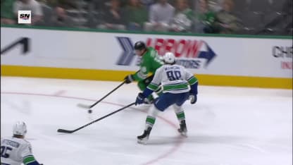 VAN@DAL: Demko with a great save against Sam Steel