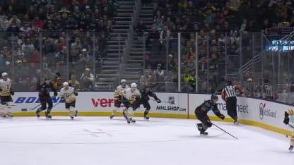 Kakko confirme la victoire dans une cage déserte