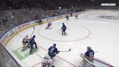 NYI@VAN: Mayfield scores goal against Kevin Lankinen