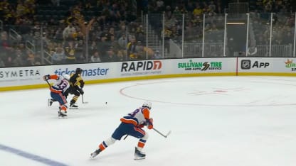 NYI@BOS: Minten scores empty-net goal