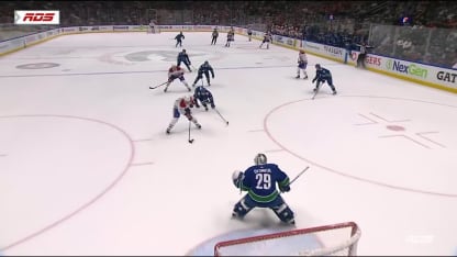 DeSmith ferme la porte