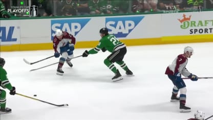 Toews redirige le tir de Manson