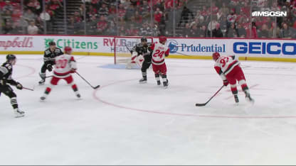 CAR@NJD: Svechnikov marque un but contre Jacob Markstrom