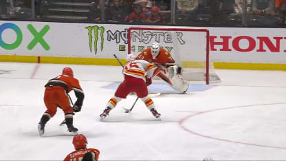 CGY@ANA: Frost scores goal against Ville Husso
