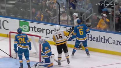 Hayes persiste et marque son 2e but